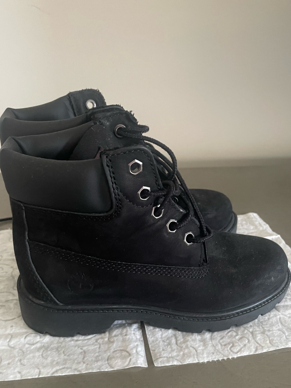 Timberland Kids Size 13.5 Premium 6 inch Waterproof Boot Black Nubuck Lace up